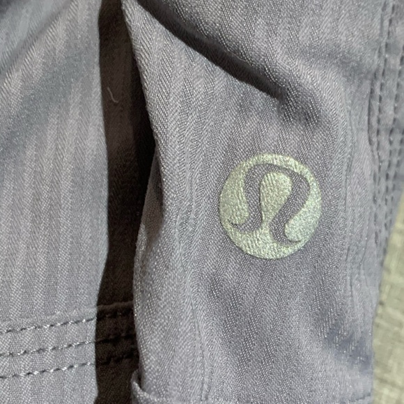 Lululemon grey studio crops - Picture 4 of 6